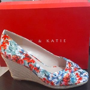 Kelly & Katie red multi color sandals